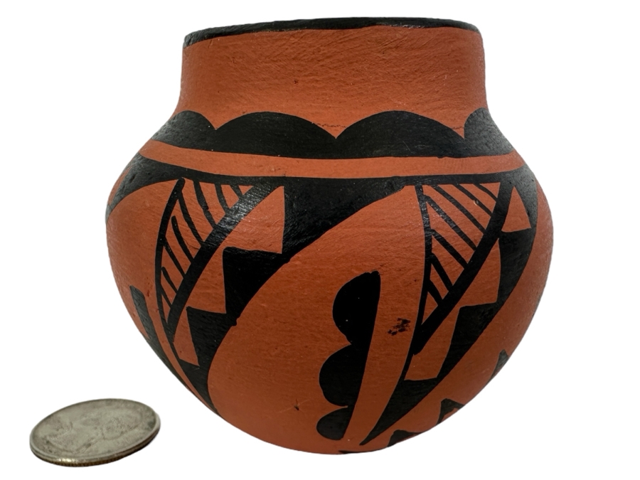 Vintage Native American Pottery Pot [Photo 1]