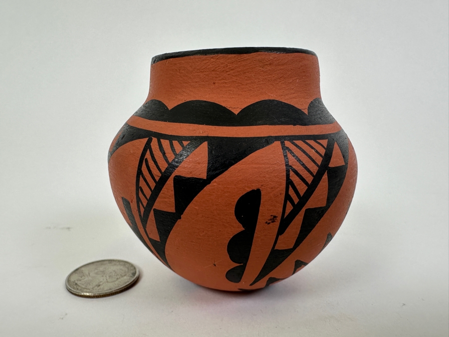 Vintage Native American Pottery Pot [Photo 2]
