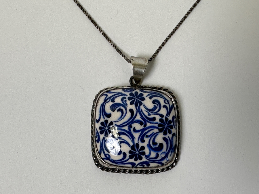 Sterling Silver Chain With Sterling Silver Pottery Pendant [Photo 3]