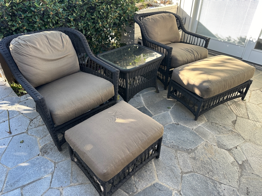 Outdoor Furniture Set With Pair Of Armchairs With Ottomans And Glass Top Side Table By Lane Venture [Photo 24]
