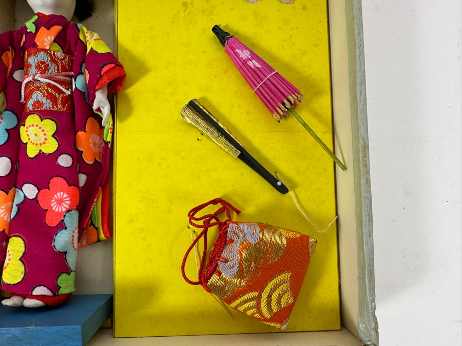 Vintage 1950's The Hanako Japanese Plaster Geisha Doll with Wigs [Photo 6]