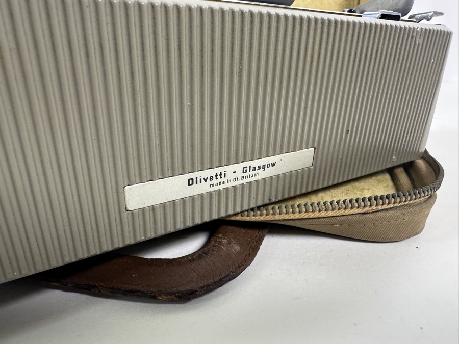 Vintage Olivetti Lettera 22 Portable Mechanical Typewriter Designed By Marcello Nizzoli In 1949 Popular In Italy [Photo 6]