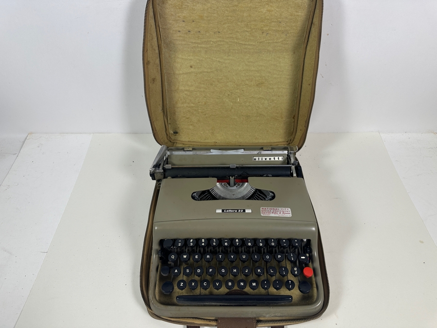 Vintage Olivetti Lettera 22 Portable Mechanical Typewriter Designed By Marcello Nizzoli In 1949 Popular In Italy [Photo 2]