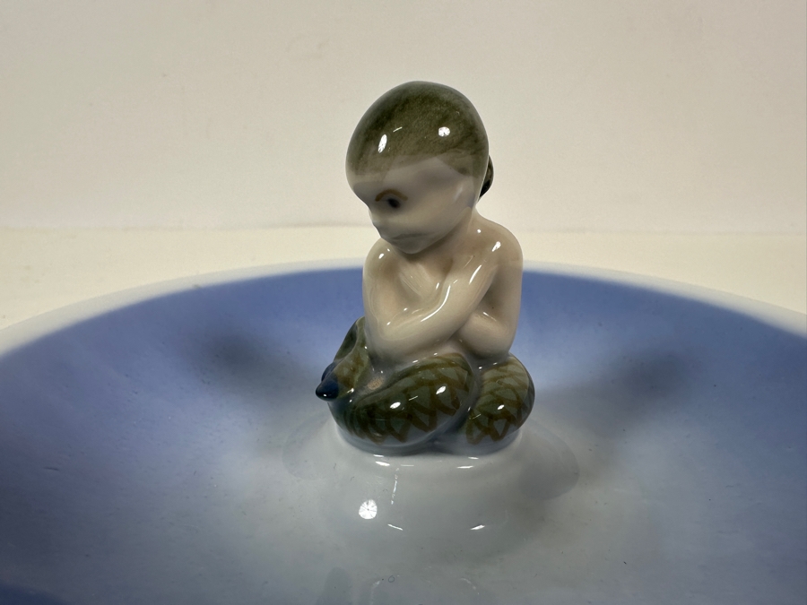 Royal Copenhagen Denmark Dish With Mermaid 6W [Photo 4]