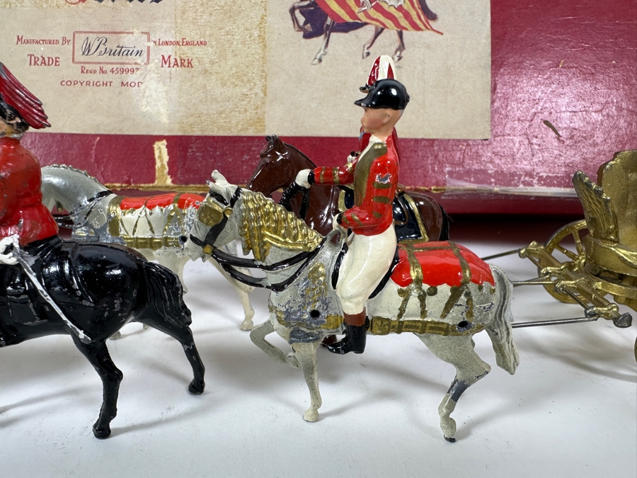 Britains Toy Soldiers Historical Series Her Majesty's State Coach With Windsor Greys Horses Plus Extra Horses With Original Damaged Box [Photo 9]