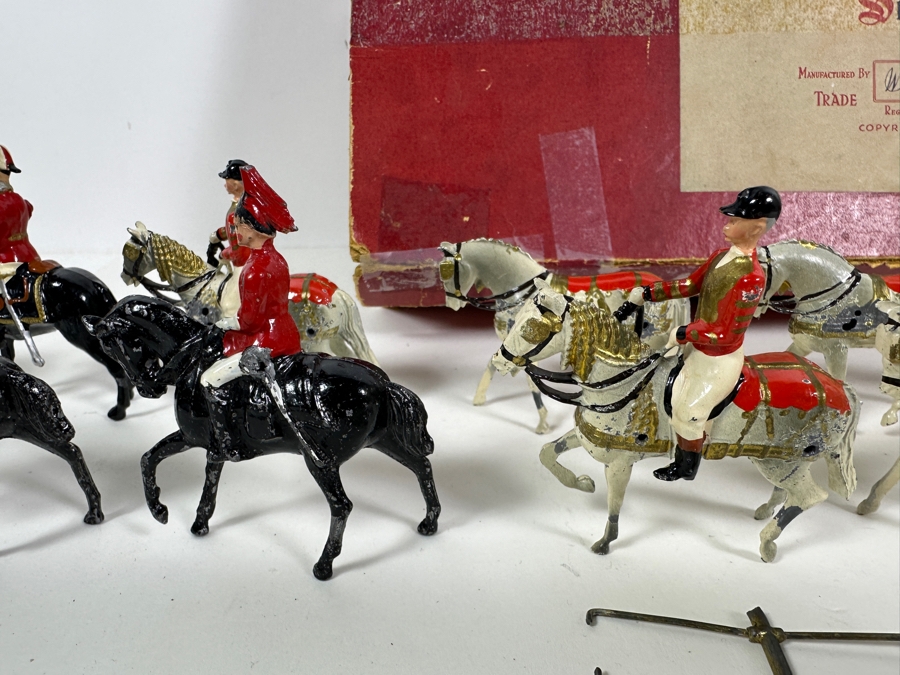 Britains Toy Soldiers Historical Series Her Majesty's State Coach With Windsor Greys Horses Plus Extra Horses With Original Damaged Box [Photo 13]