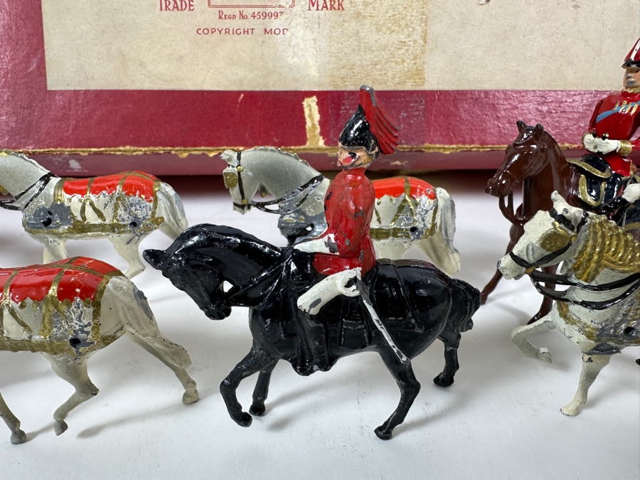 Britains Toy Soldiers Historical Series Her Majesty's State Coach With Windsor Greys Horses Plus Extra Horses With Original Damaged Box [Photo 11]