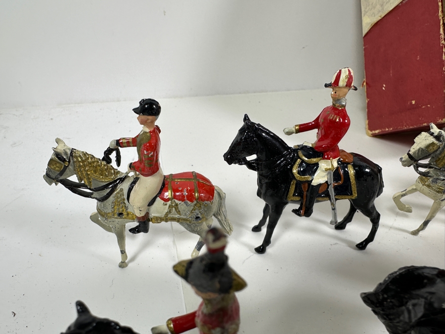 Britains Toy Soldiers Historical Series Her Majesty's State Coach With Windsor Greys Horses Plus Extra Horses With Original Damaged Box [Photo 16]