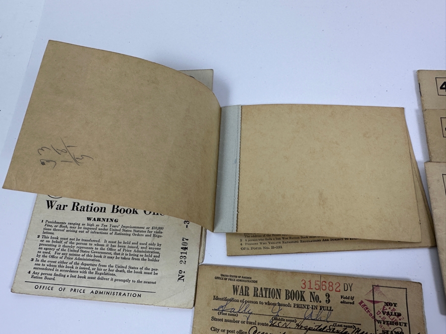 Vintage US WWII War Ration Books [Photo 4]