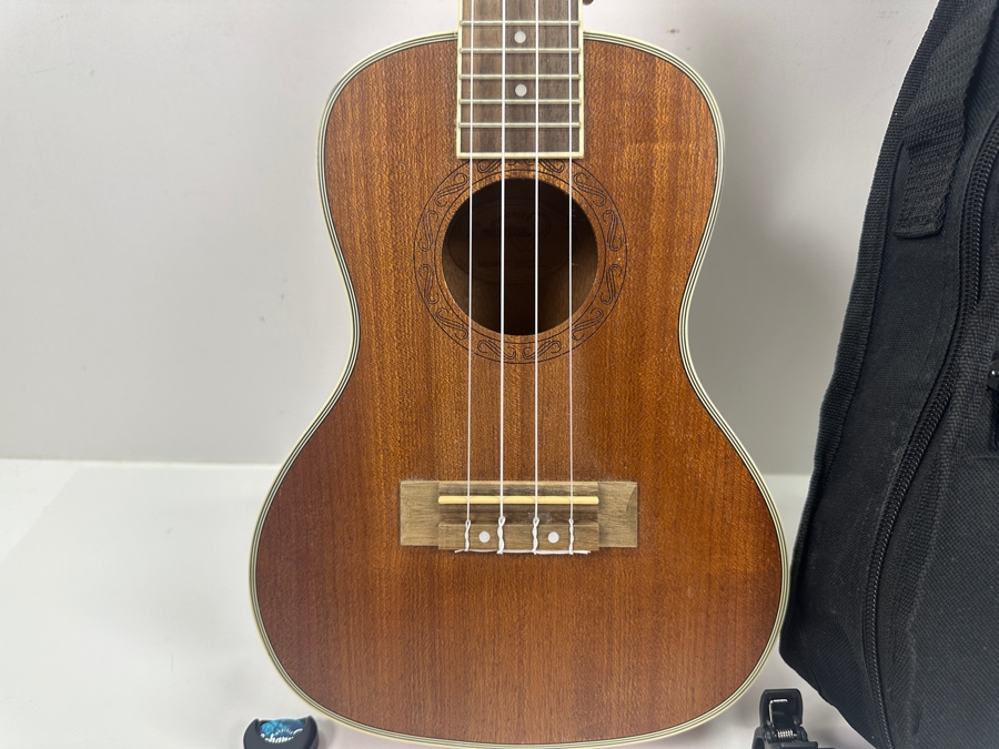 Lohanu LU-C Ukulele with Carrying Case, Picks and Tuner 25' [Photo 2]