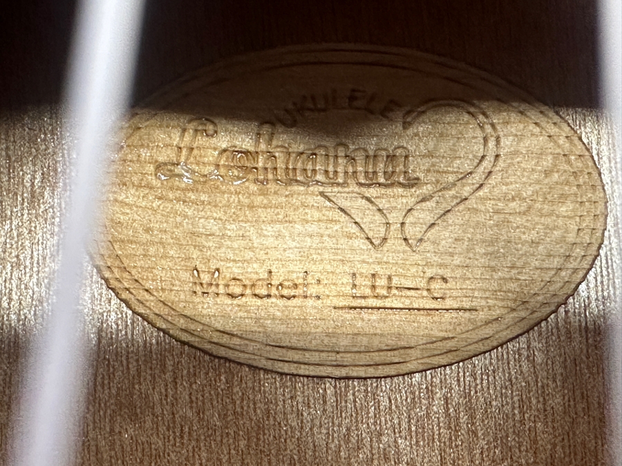 Lohanu LU-C Ukulele with Carrying Case, Picks and Tuner 25' [Photo 11]