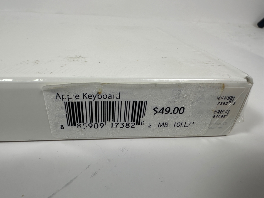 NIB Apple Keyboard Model MB110LL/A [Photo 3]