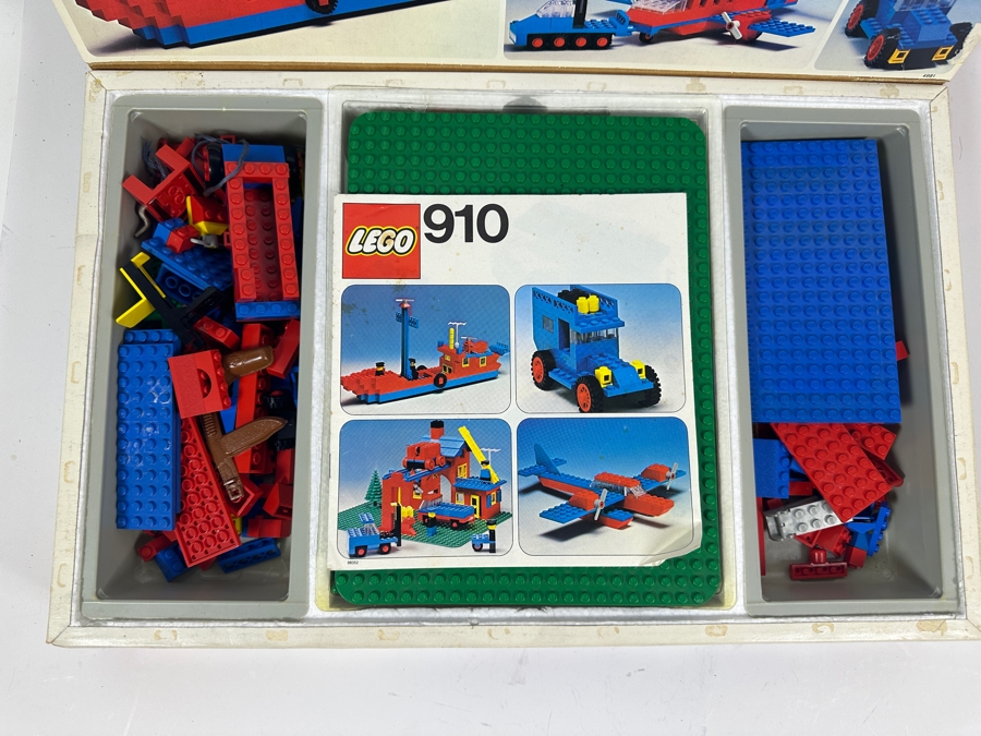 Vintage 1976 LEGO Universal Building Set 910 (As Is - Pieces Not Counted) [Photo 3]