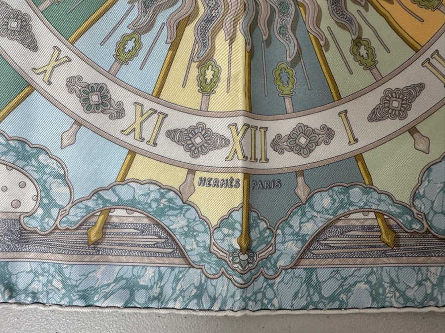 Hermes Silk Scarf 'Gloria Soli Gloria Solo' Made In France Original Fabric Tag Attached 16 X 16 [Photo 4]