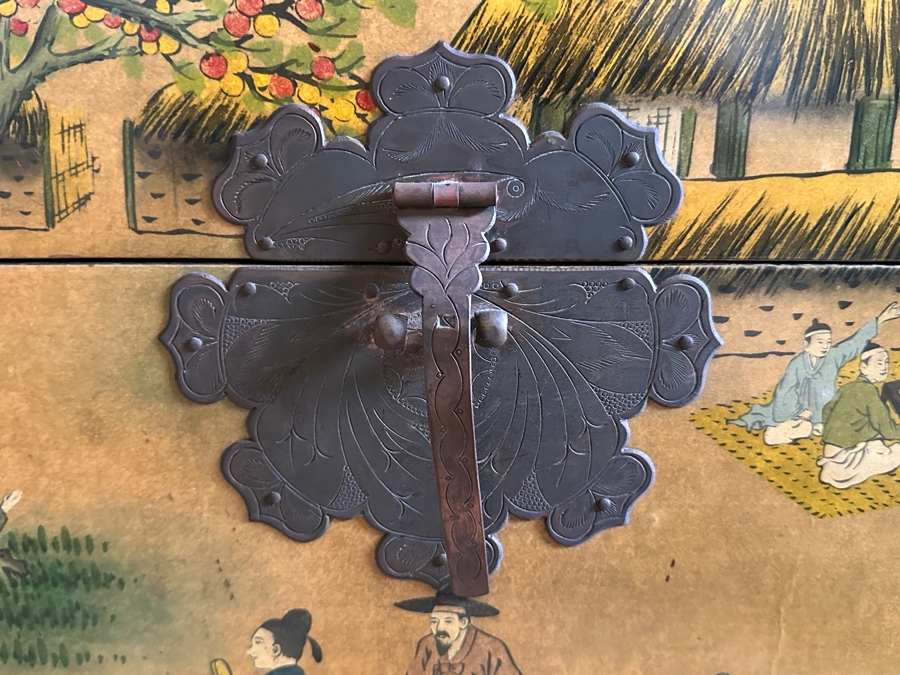Just Added - Vintage Beautiful Chinese Hand Painted Wooden Trunk Chest Box 32W X 15D X 17.5H [Photo 4]