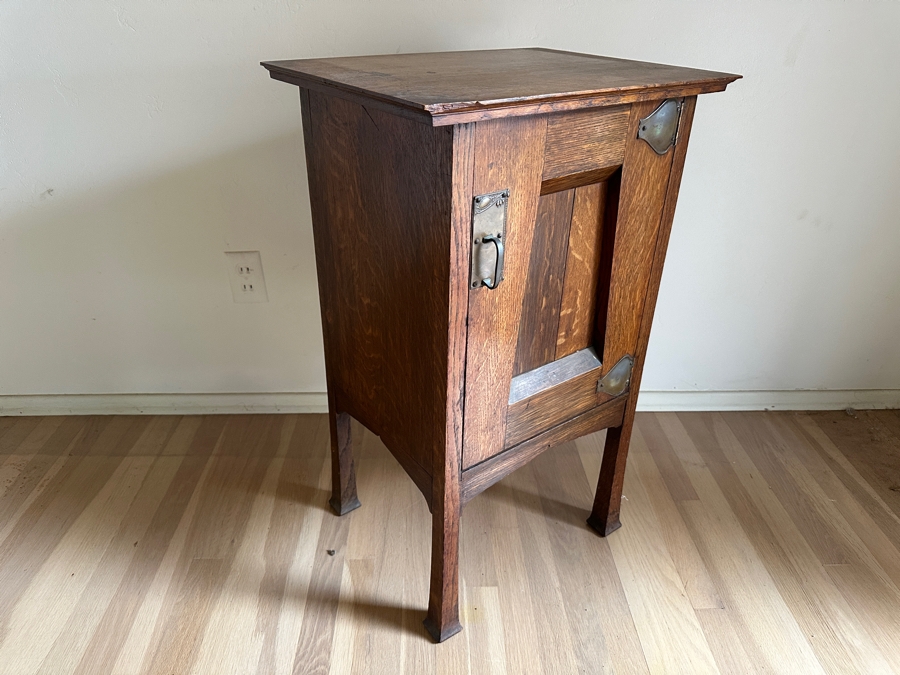 Just Added - Vintage Arts And Crafts Tiger Oak Bedside Table Cabinet 19W X 15D X 30H [Photo 11]