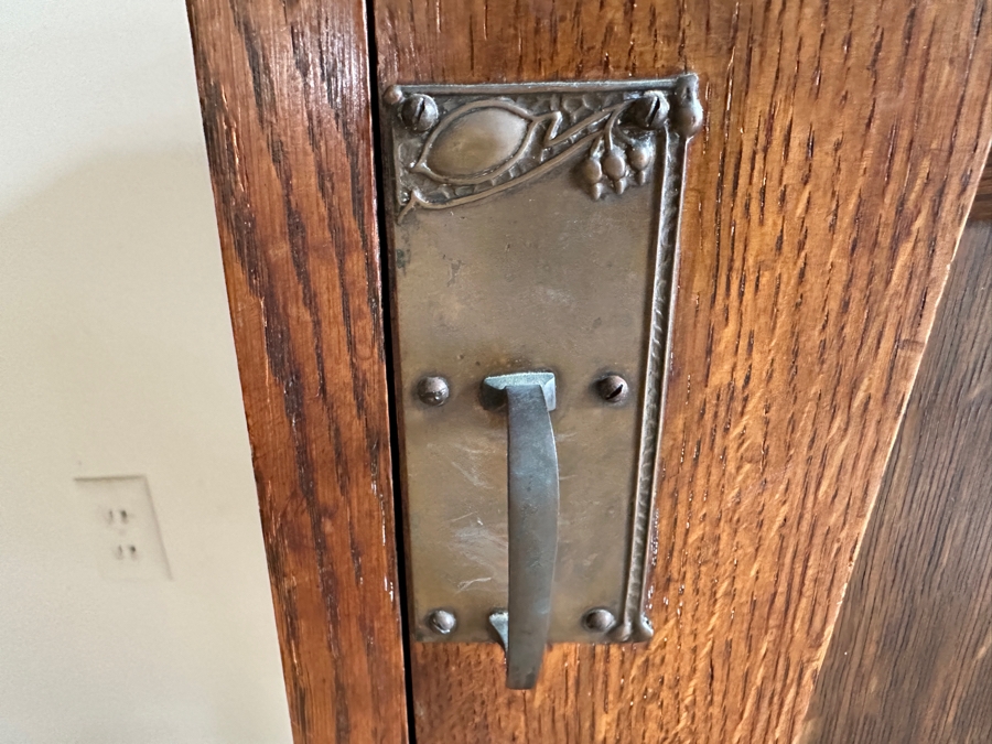 Just Added - Vintage Arts And Crafts Tiger Oak Bedside Table Cabinet 19W X 15D X 30H [Photo 5]