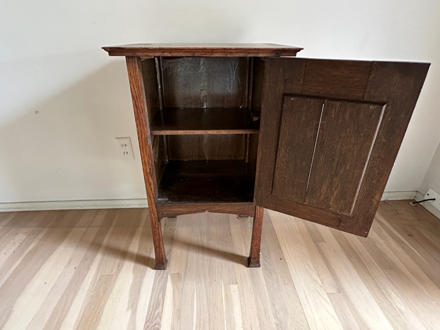 Just Added - Vintage Arts And Crafts Tiger Oak Bedside Table Cabinet 19W X 15D X 30H [Photo 15]