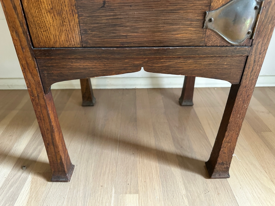 Just Added - Vintage Arts And Crafts Tiger Oak Bedside Table Cabinet 19W X 15D X 30H [Photo 9]
