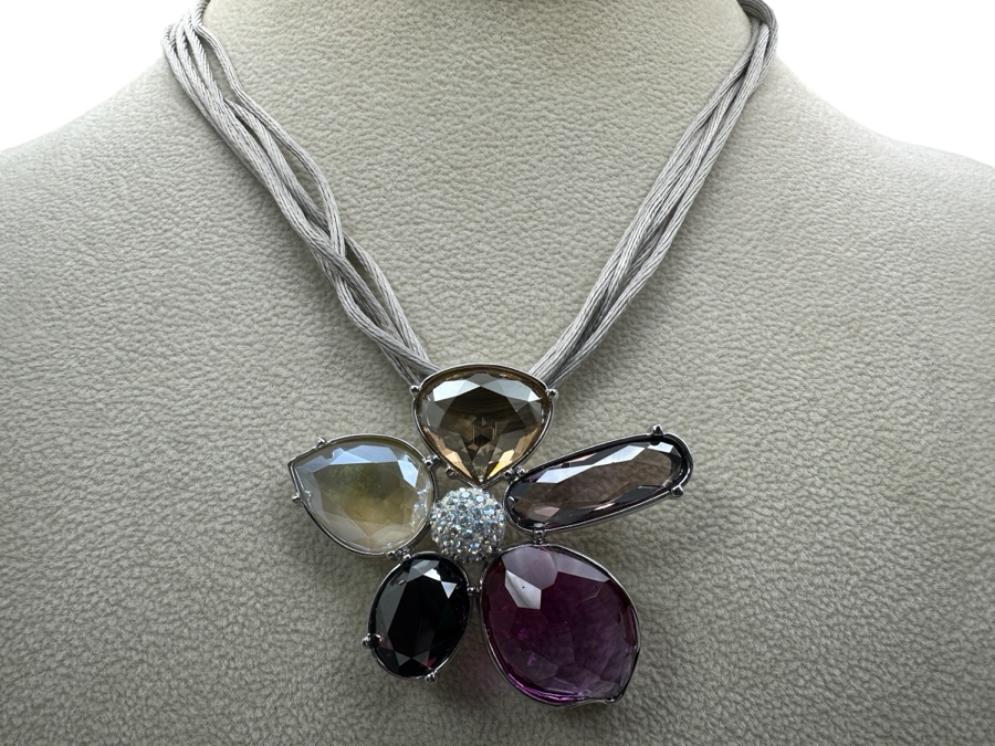 Swarovski Crystal Pendant Necklace [Photo 2]