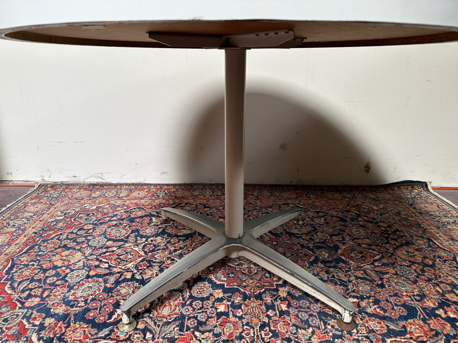 Vintage Mid-Century Modern Round Table White XI 41.75W X 27.75H [Photo 5]