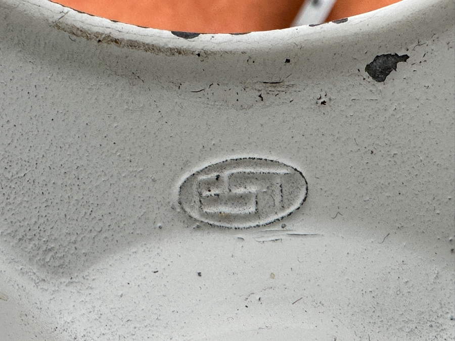 Vintage Mid-Century Modern Round Table White XI 41.75W X 27.75H [Photo 7]