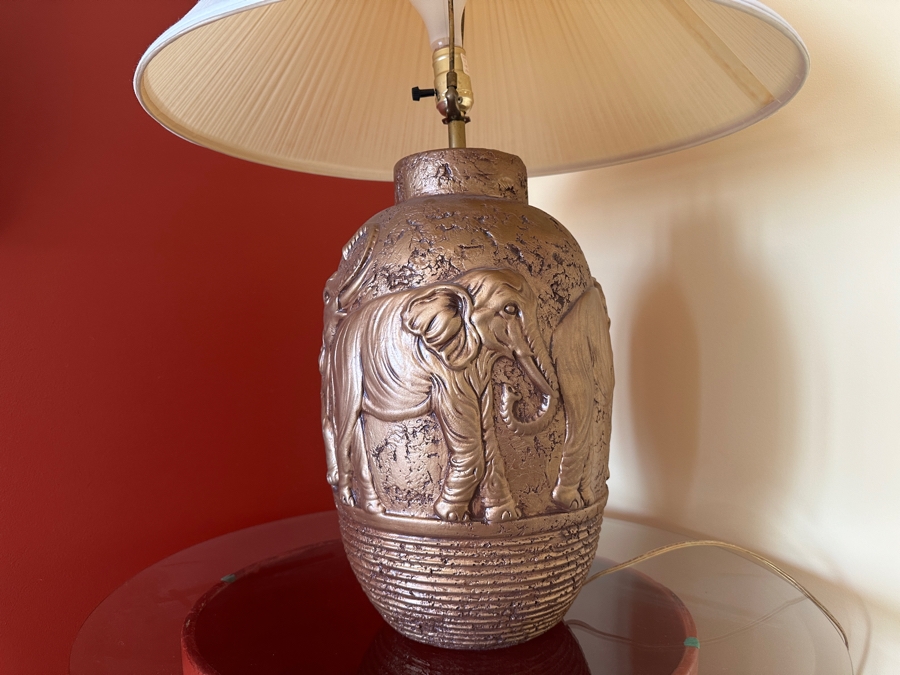 Elephant Motif Table Lamp 28H [Photo 1]