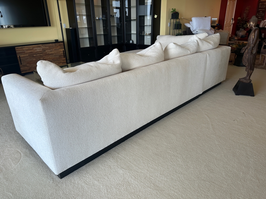 Stunning Kreiss Furniture Sectional Sofa 136W X 87L X 29H X 39'D [Photo 11]