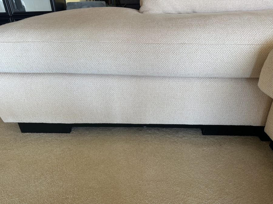 Stunning Kreiss Furniture Sectional Sofa 136W X 87L X 29H X 39'D [Photo 8]