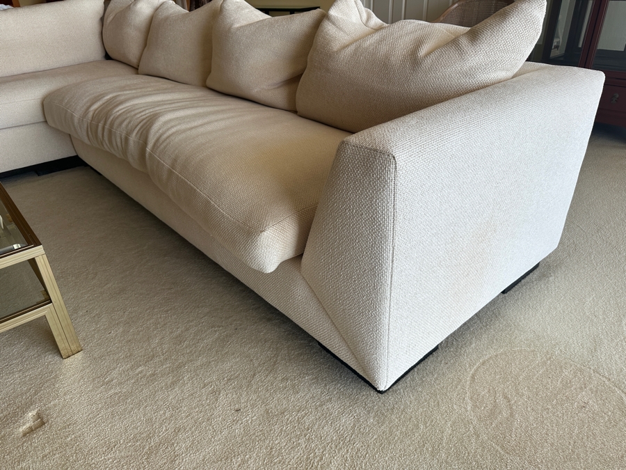 Stunning Kreiss Furniture Sectional Sofa 136W X 87L X 29H X 39'D [Photo 9]