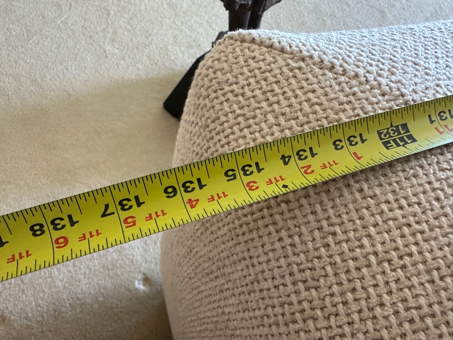 Stunning Kreiss Furniture Sectional Sofa 136W X 87L X 29H X 39'D [Photo 13]