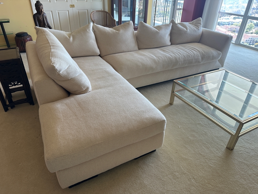 Stunning Kreiss Furniture Sectional Sofa 136W X 87L X 29H X 39'D [Photo 4]