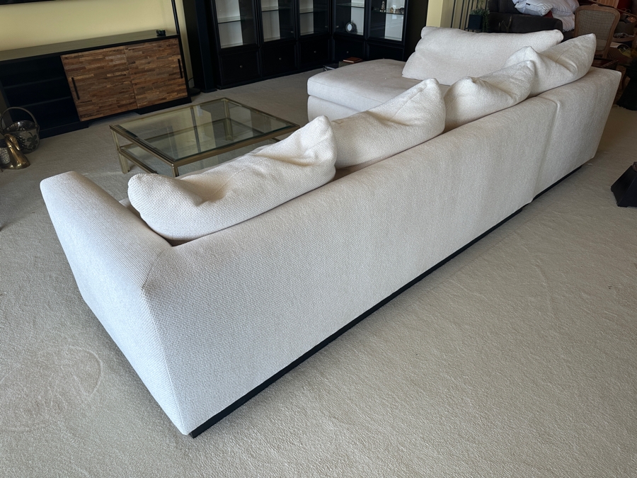 Stunning Kreiss Furniture Sectional Sofa 136W X 87L X 29H X 39'D [Photo 12]