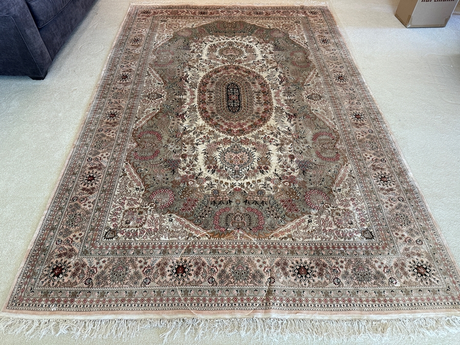 Finely Hand Woven Wool Persian Area Rug 73.5 X 111 [Photo 3]