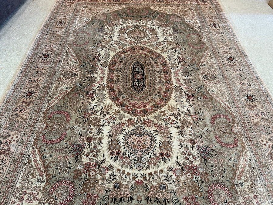 Finely Hand Woven Wool Persian Area Rug 73.5 X 111 [Photo 5]