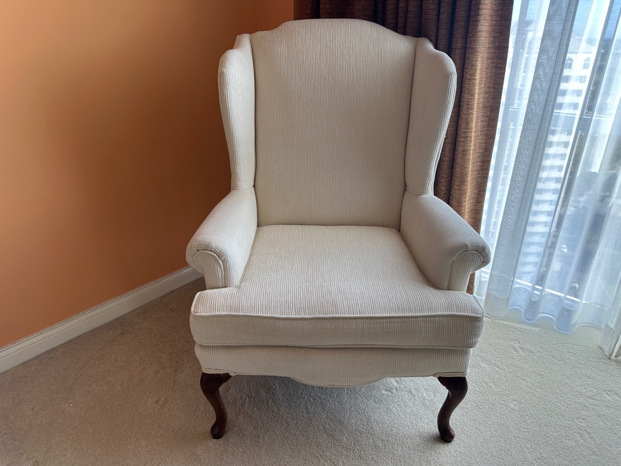 Queen Anne Style Upholstered Armchair [Photo 1]