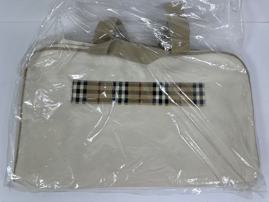 Weekend Burberrys Of London Perfume Spray 50ml And Burberry Perfumes Handbag 18W [Photo 9]