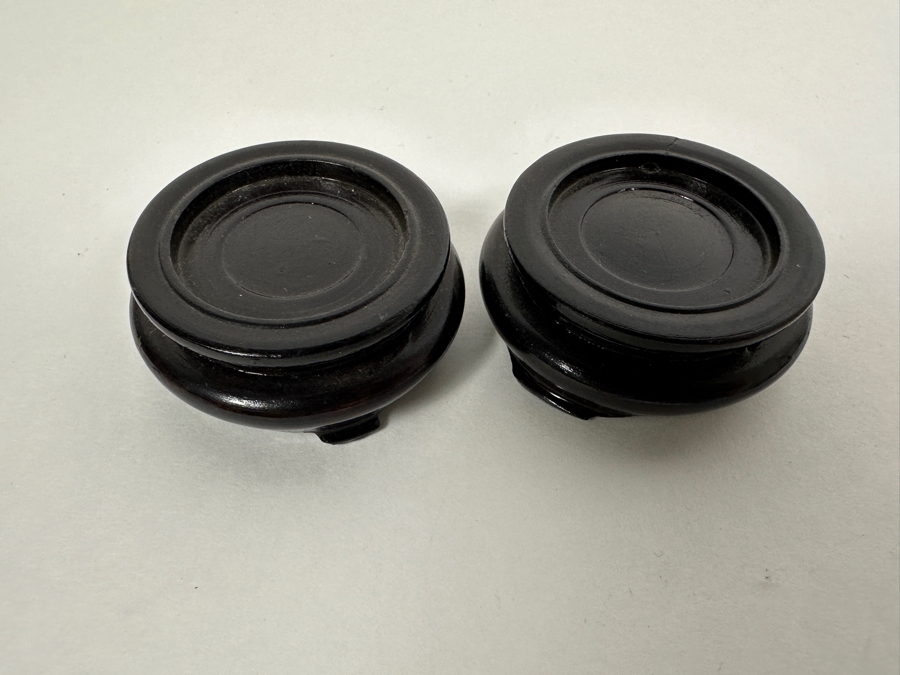 Pair Of Vintage Hand Painted Kutani Ware Saki Cups With Wooden Stands Signed 2'W [Photo 10]