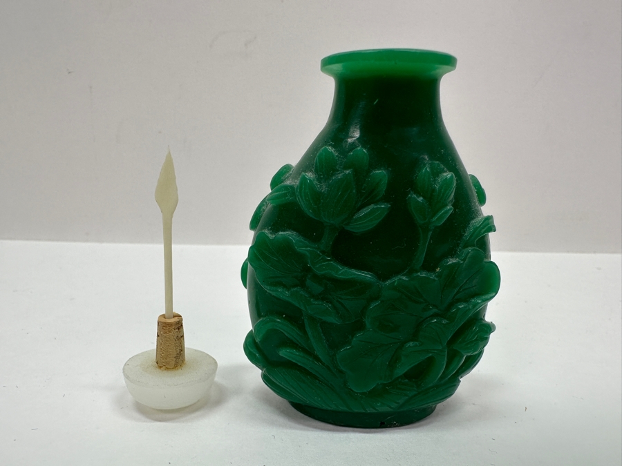 Vintage Chinese Carved Green Stone Snuff Bottle Featuring Pair Of Fish On One Side And Floral Design On The Other 3'H [Photo 9]