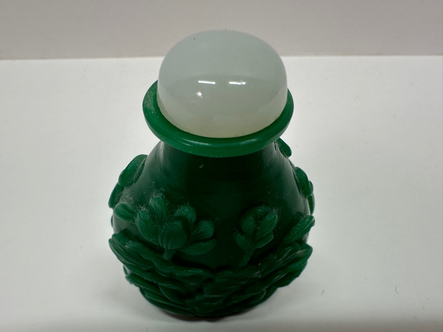 Vintage Chinese Carved Green Stone Snuff Bottle Featuring Pair Of Fish On One Side And Floral Design On The Other 3'H [Photo 8]