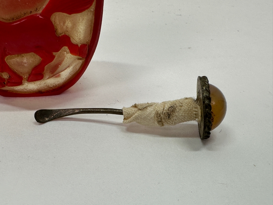 Old Chinese Red Overlay Glass Snuff Bottle Featuring Horses 2.5H [Photo 14]