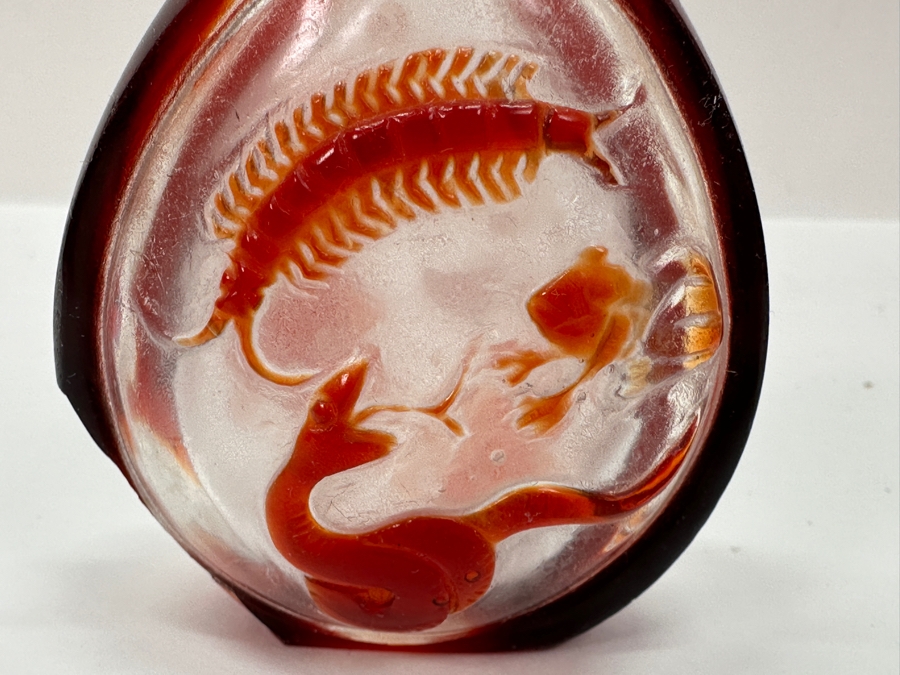 Old Chinese Red Overlay Glass Snuff Bottle Featuring Snake, Frog, Centipede, Scorpion And Foo Dog (Red Glass Overlay On One Side Is Chipped - See Photos) 3H [Photo 3]