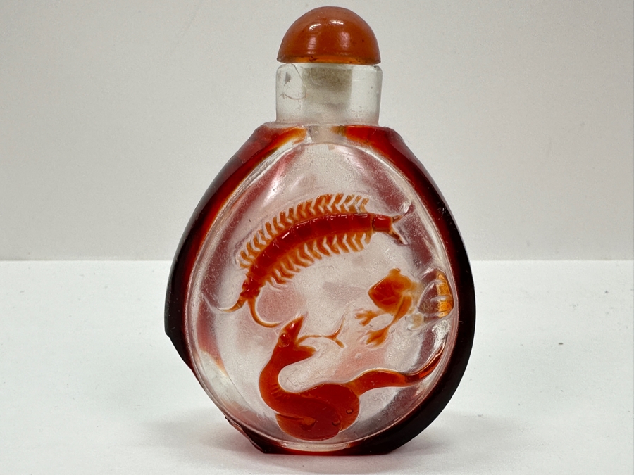 Old Chinese Red Overlay Glass Snuff Bottle Featuring Snake, Frog, Centipede, Scorpion And Foo Dog (Red Glass Overlay On One Side Is Chipped - See Photos) 3H [Photo 2]