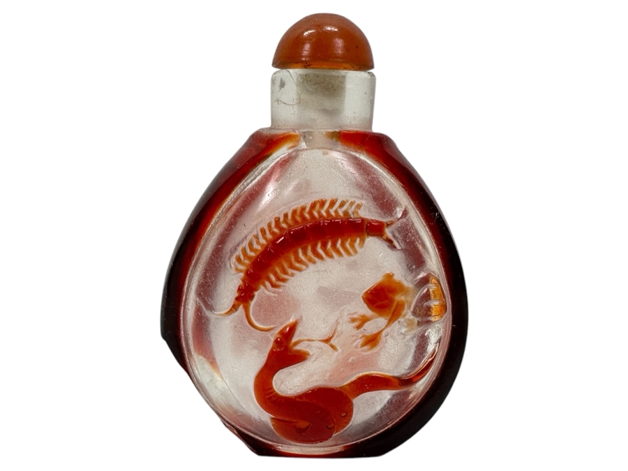 Old Chinese Red Overlay Glass Snuff Bottle Featuring Snake, Frog, Centipede, Scorpion And Foo Dog (Red Glass Overlay On One Side Is Chipped - See Photos) 3H