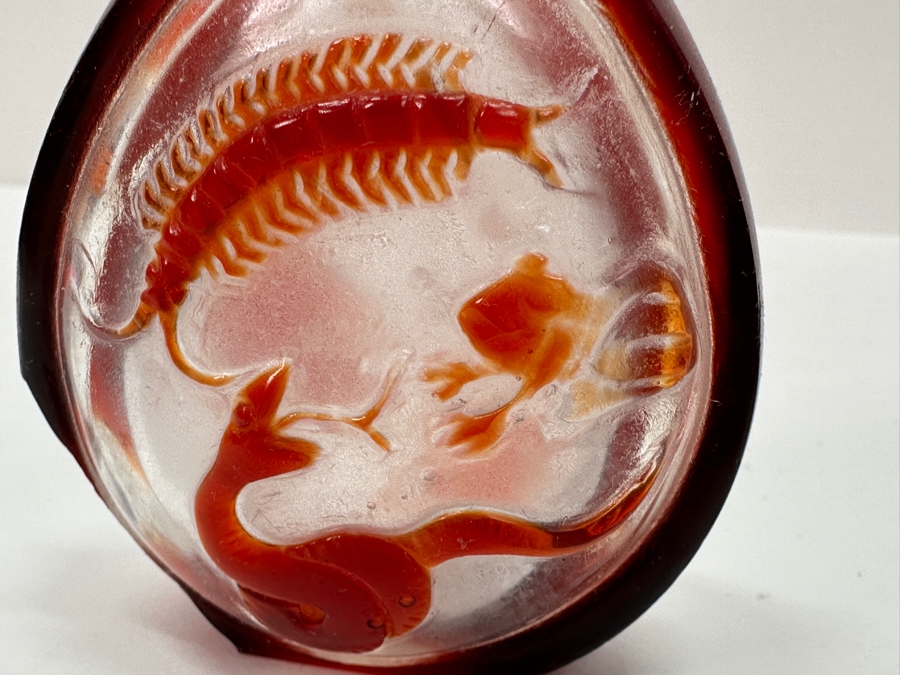 Old Chinese Red Overlay Glass Snuff Bottle Featuring Snake, Frog, Centipede, Scorpion And Foo Dog (Red Glass Overlay On One Side Is Chipped - See Photos) 3H [Photo 4]