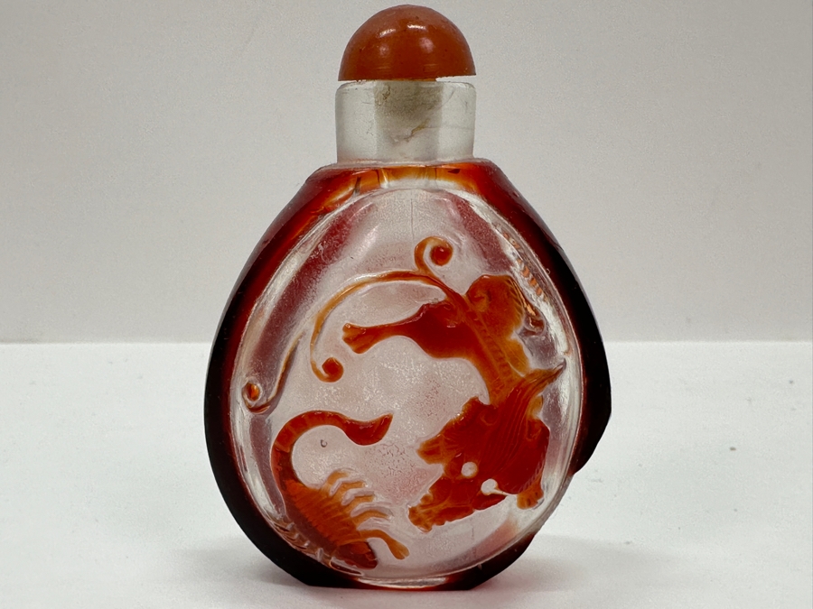 Old Chinese Red Overlay Glass Snuff Bottle Featuring Snake, Frog, Centipede, Scorpion And Foo Dog (Red Glass Overlay On One Side Is Chipped - See Photos) 3H [Photo 6]
