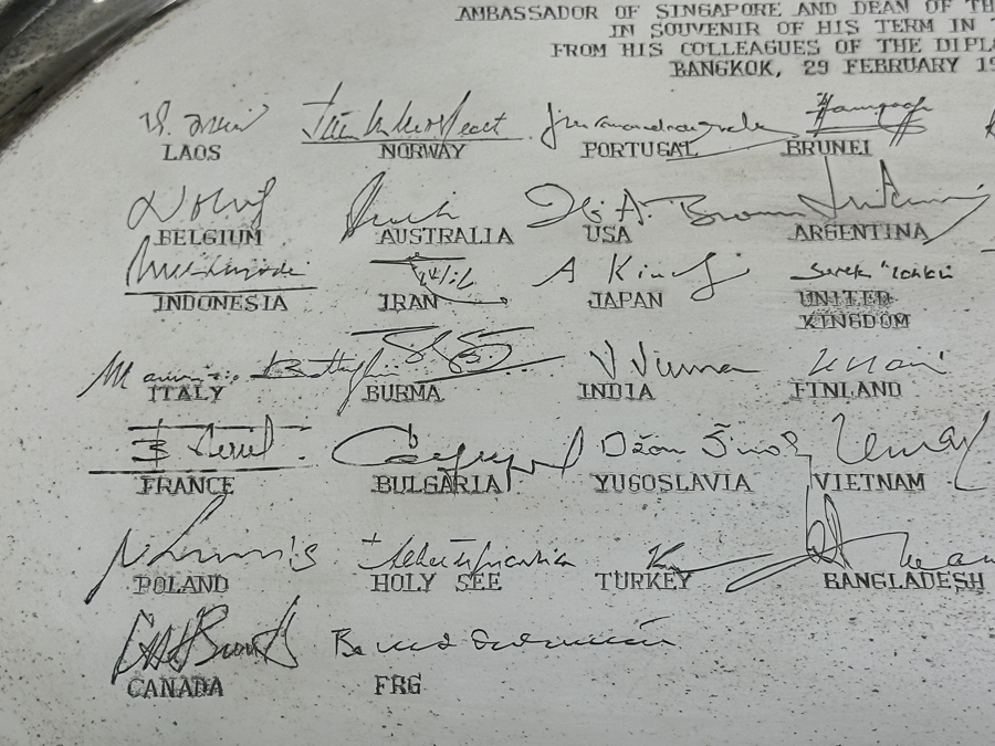 Large Sterling Silver Platter Presented To Mr. Chi Owyang, Ambassador Of Singapore And Dean Of The Diplomatic Corps Bangkok February 29, 1988 Facsimilie Signed By Various Countries Including The USA And CSSR 17.25 X 12 846g [Photo 6]