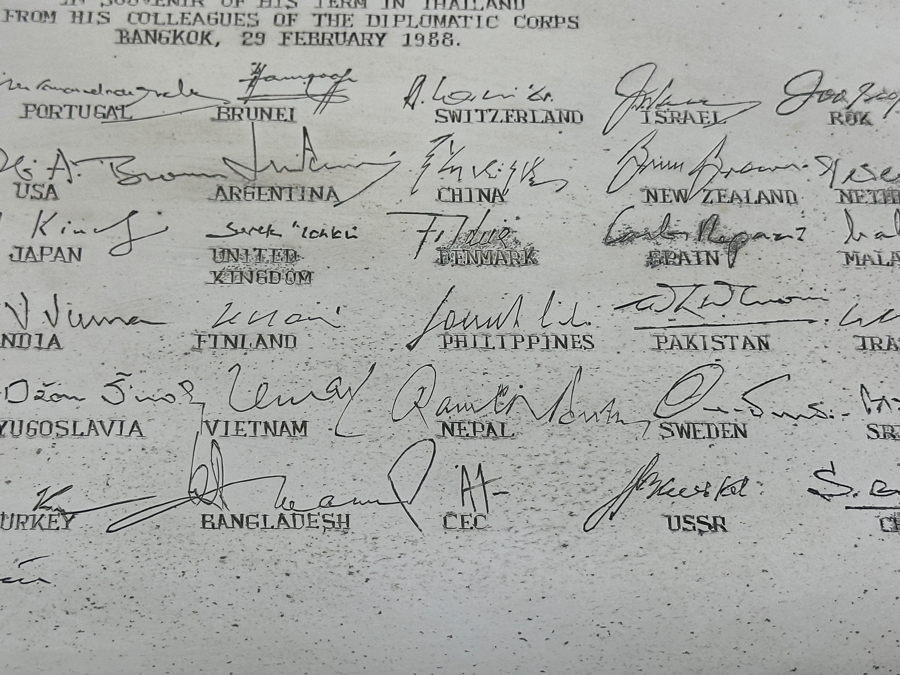 Large Sterling Silver Platter Presented To Mr. Chi Owyang, Ambassador Of Singapore And Dean Of The Diplomatic Corps Bangkok February 29, 1988 Facsimilie Signed By Various Countries Including The USA And CSSR 17.25 X 12 846g [Photo 7]