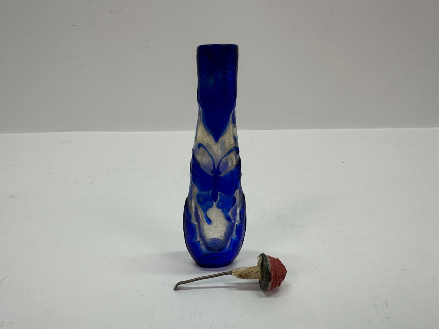 Vintage Chinese Blue Overlay Glass Snuff Bottle Featuring Butterflies 4.25H [Photo 10]