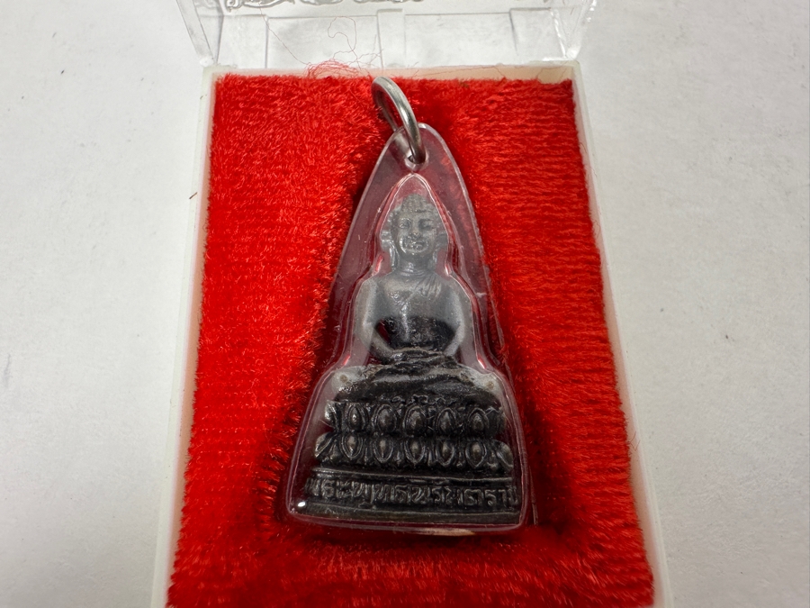 Thai Buddha Amulet Phra Phuttha Niran Tarai Encased In An Acrylic Case [Photo 3]